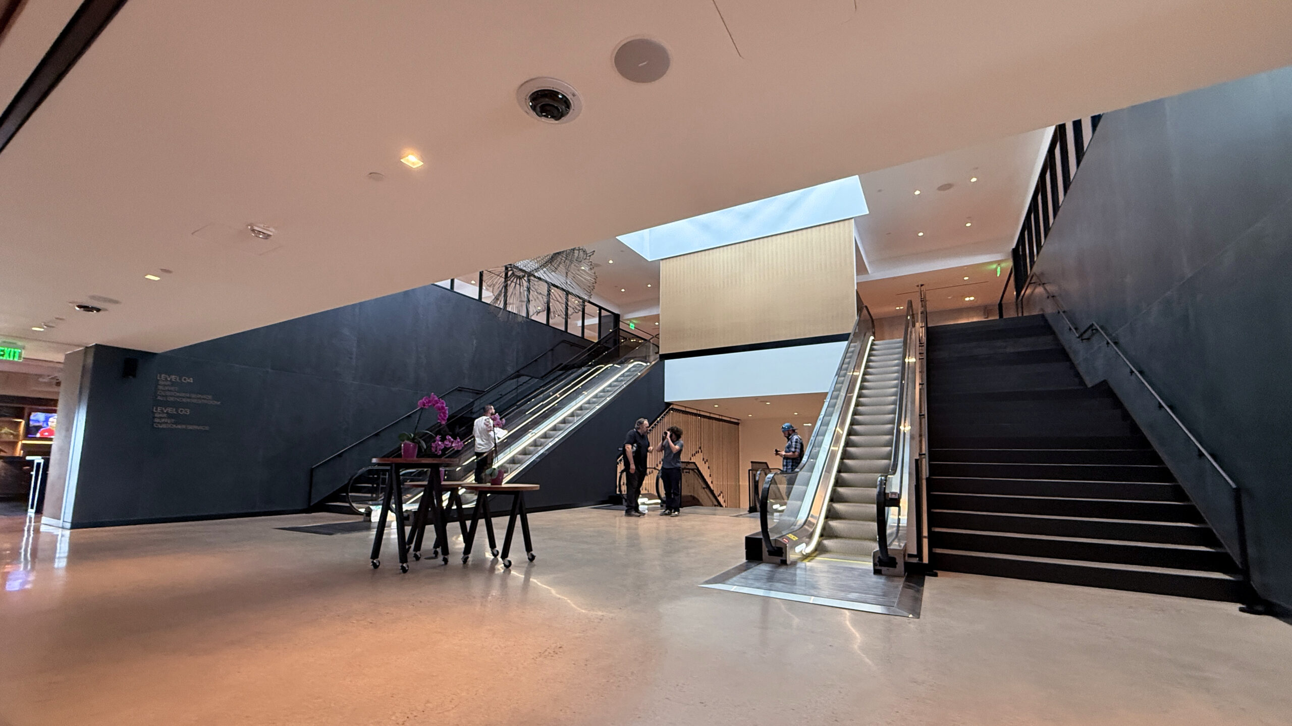 United just opened its biggest-ever airport lounge, and it’s a dream for tech fans – here’s what’s inside