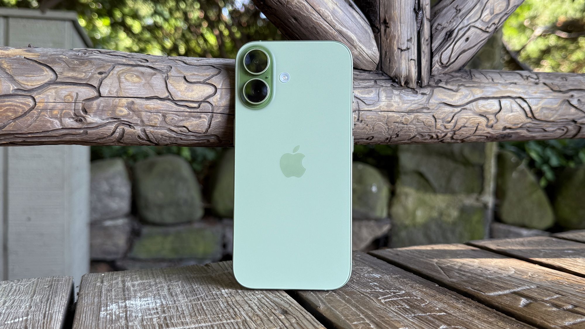 T-Mobile’s end-of-year deals include four free iPhone 17, Galaxy S25, and more – but you’ll have to be quick